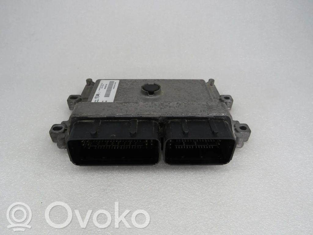 Peugeot 208 II Engine control unit/module 
