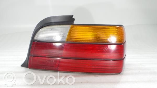 BMW 3 E36 Aizmugurējais lukturis virsbūvē 