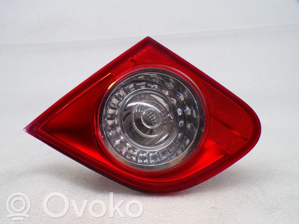 Volkswagen PASSAT B6 Lampy tylnej klapy bagażnika