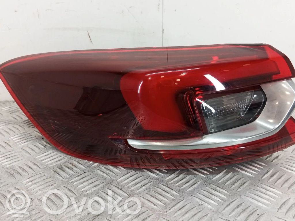 Opel Insignia B Lampy tylnej klapy bagażnika 