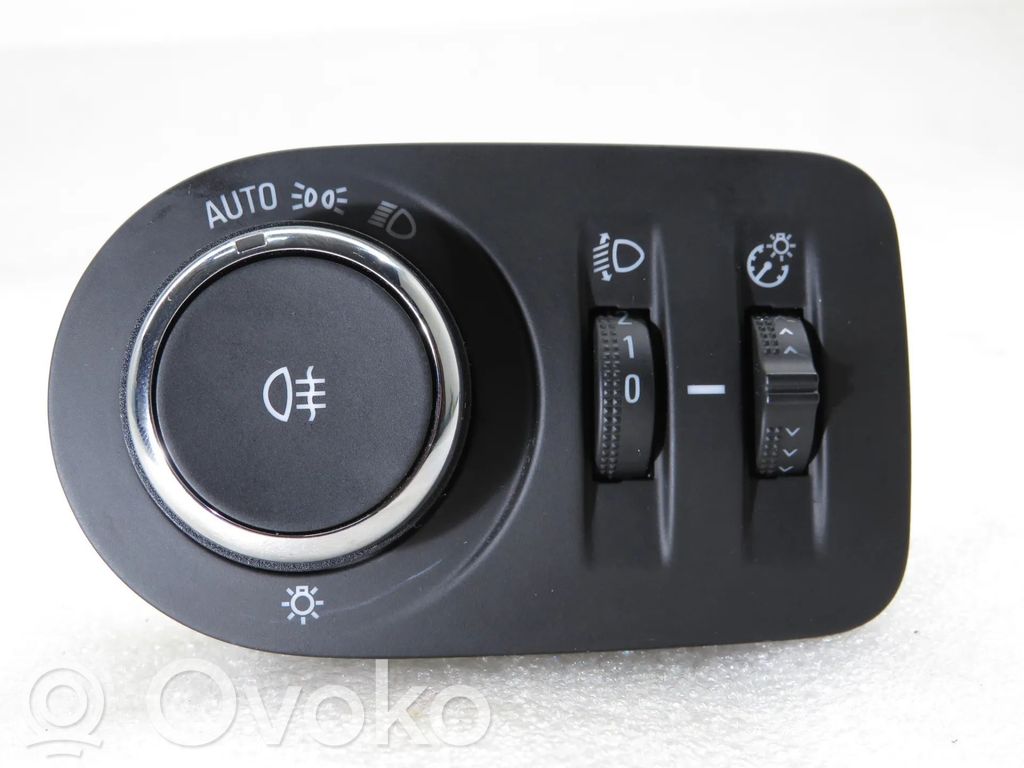 Light switch   39201667,17034790