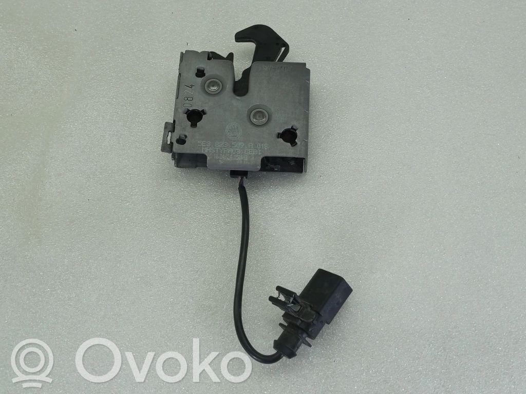 Skoda Octavia Mk4 Rygiel / Zaczep zamka pokrywy przedniej / maski silnika 