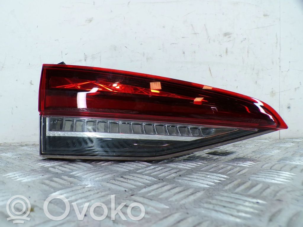Skoda Octavia Mk4 Luces portón trasero/de freno