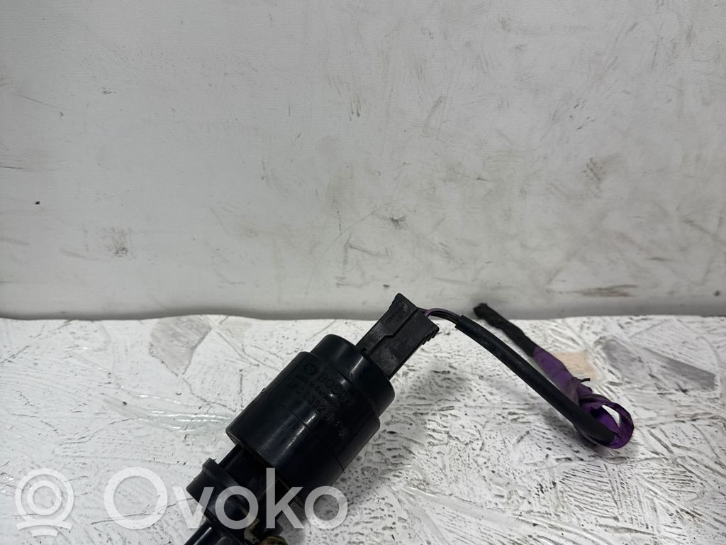 BMW 5 E34 Windscreen/windshield washer pump 