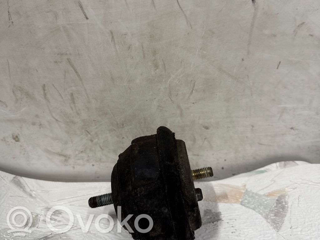 Engine mount bracket   2228298