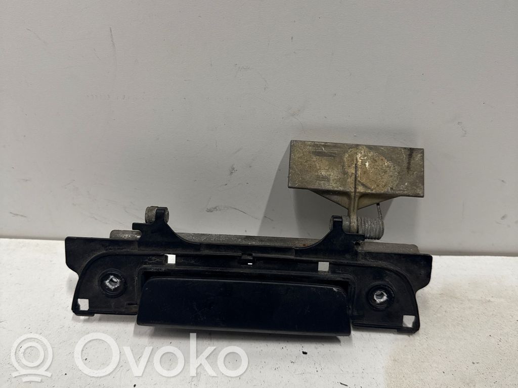 BMW 7 E32 Etuoven lukko 