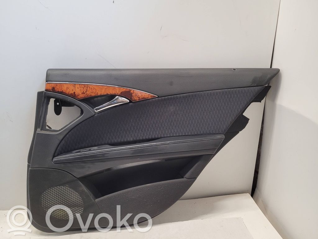 Mercedes-Benz E W211 Rivestimento del pannello della portiera posteriore 