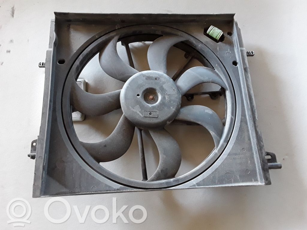Nissan Qashqai Radiator cooling fan shroud 