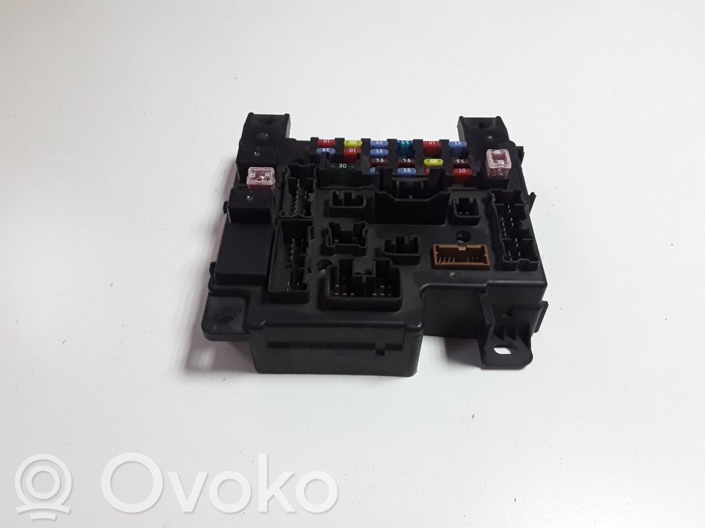 Citroen C-Crosser Fuse module 