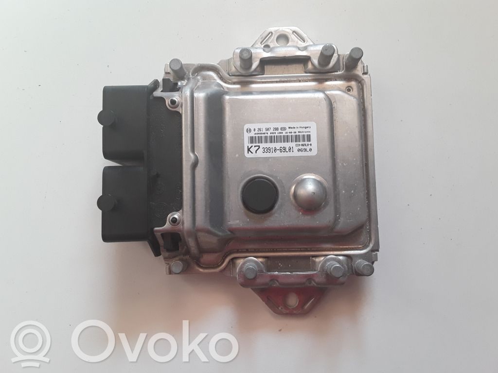 Suzuki Swift II Engine control unit/module 