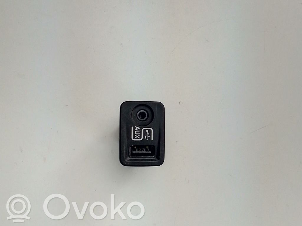 Alfa Romeo Giulietta Conector priză AUX 