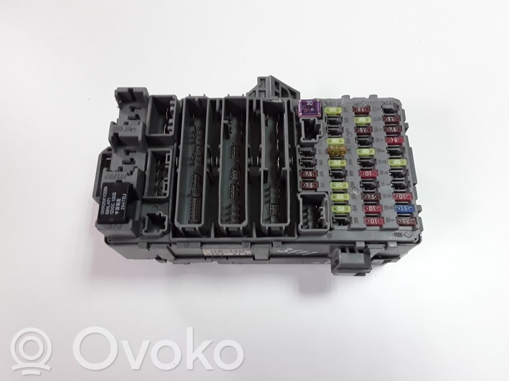 Honda CR-V Ramka / Moduł bezpieczników 