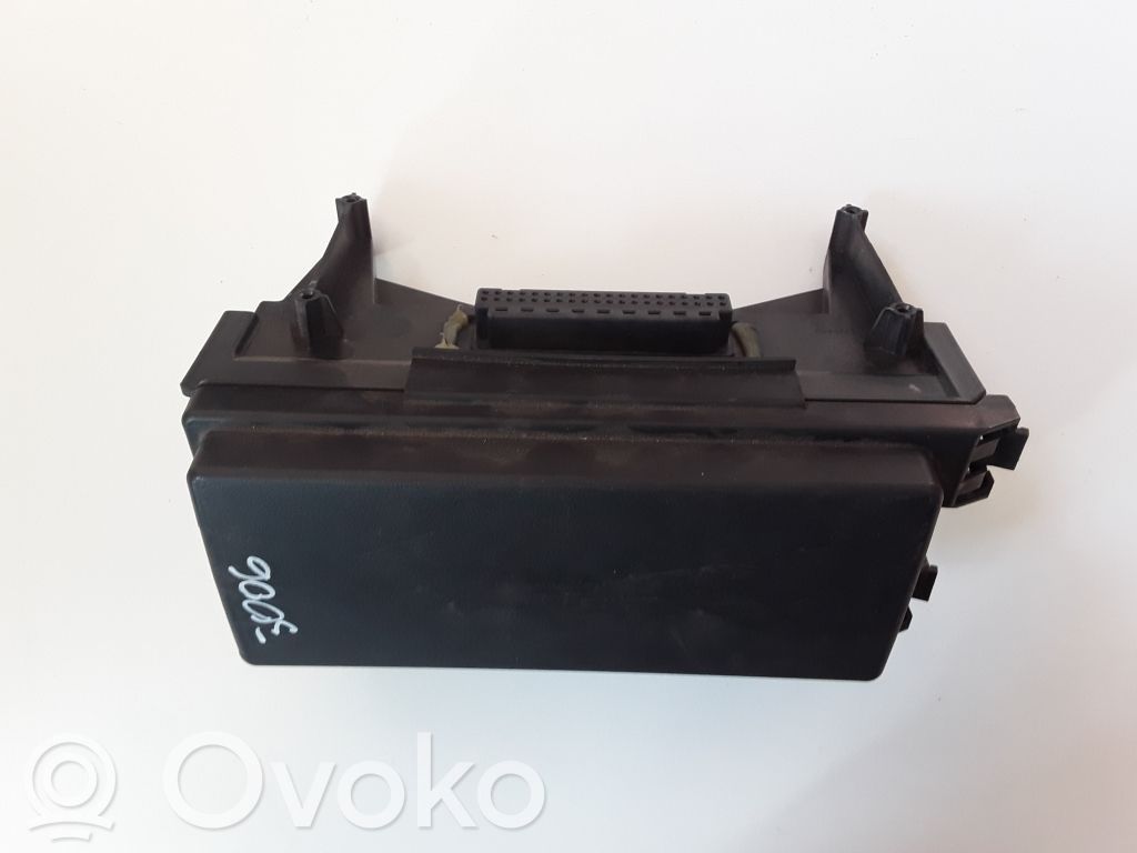 Jeep Grand Cherokee (WK) Fuse module 