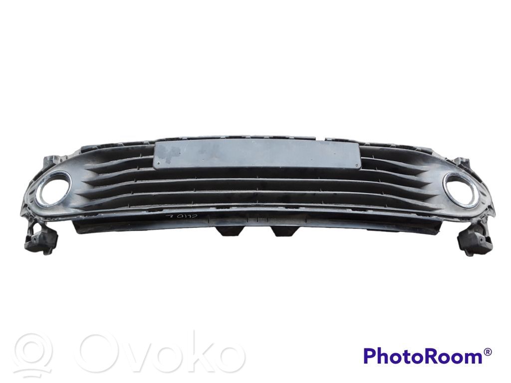 Renault Clio IV Front bumper lower grill 