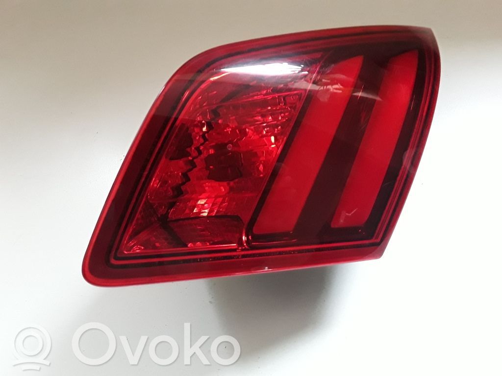 Peugeot 308 Luces portón trasero/de freno 