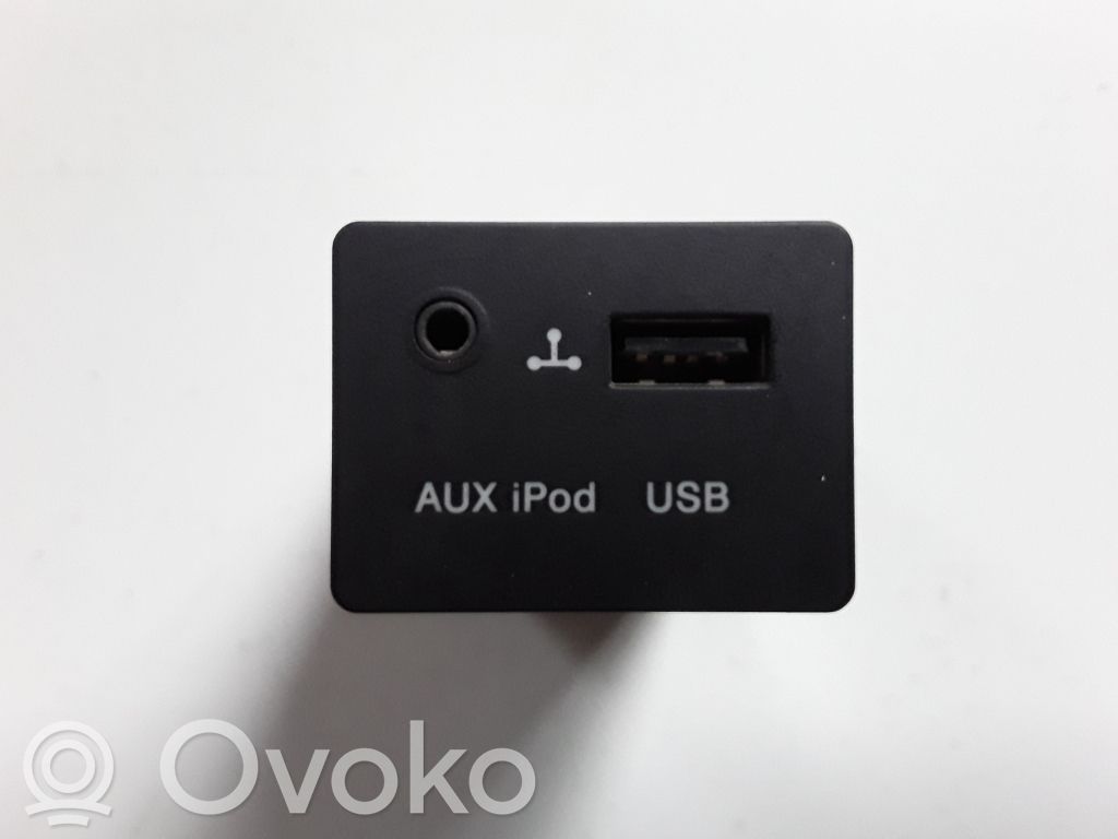 Hyundai Santa Fe USB socket connector 