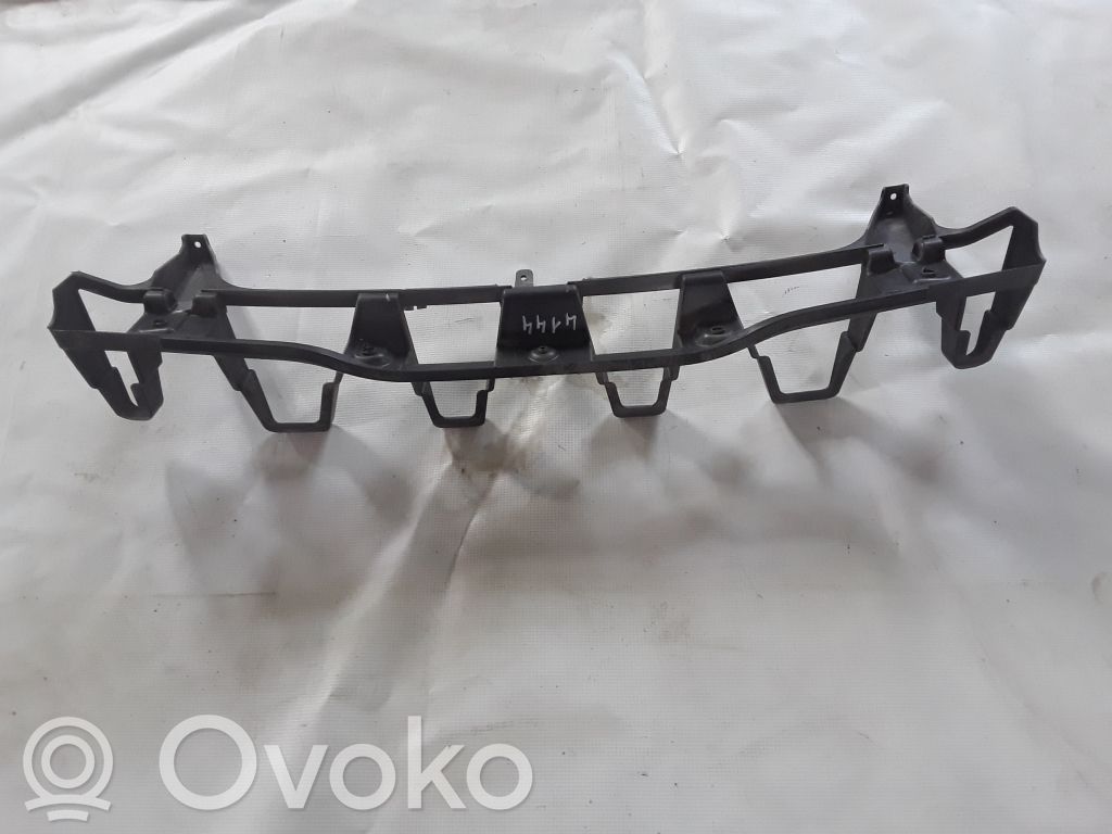 Ford Focus Takapuskurin kannake 