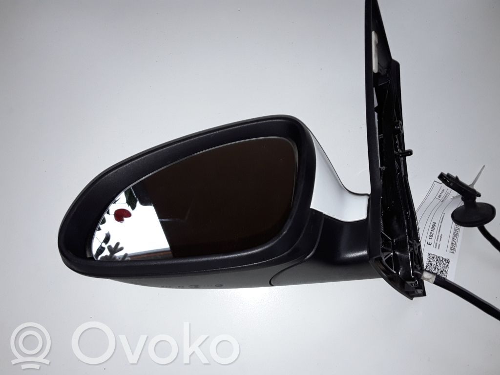 Opel Astra J Front door electric wing mirror 