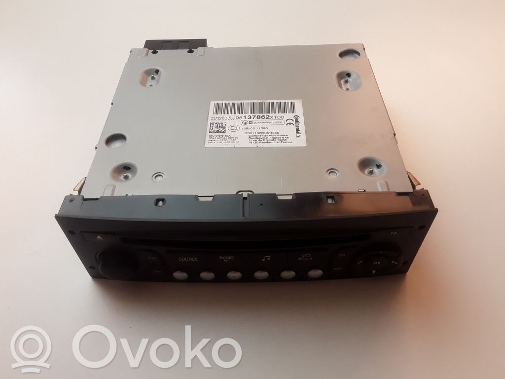 Panel / Radioodtwarzacz CD/DVD/GPS   98137862XT00