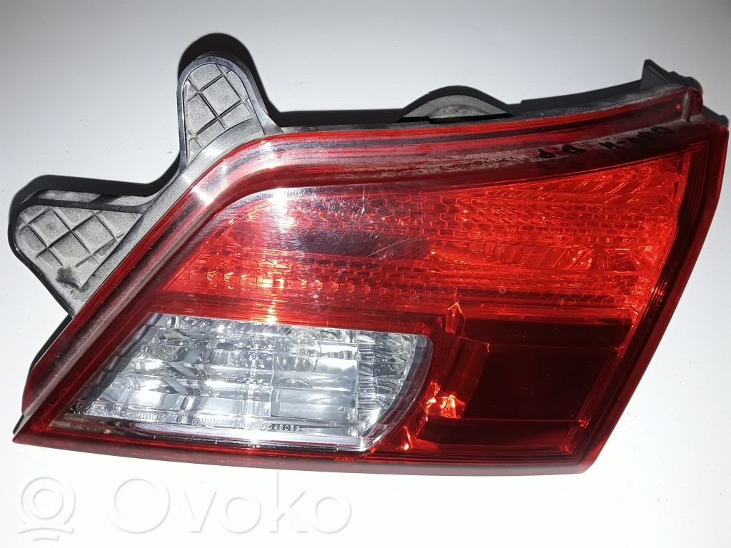 Subaru Outback Luces portón trasero/de freno 