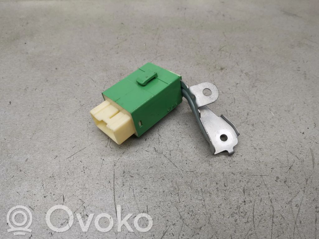 Central locking relay   BG2M67830