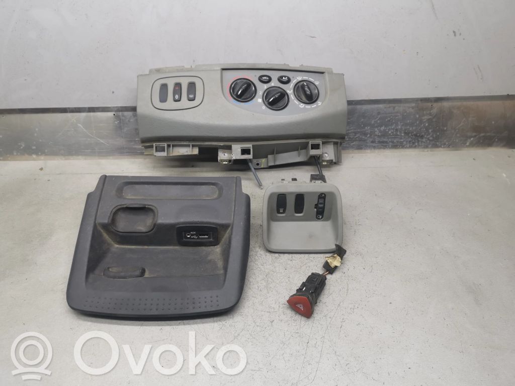 Renault Trafic II (X83) Panel klimatyzacji 