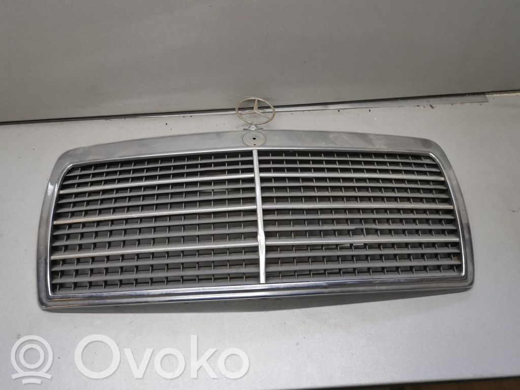 Mercedes-Benz E W124 Etusäleikkö 