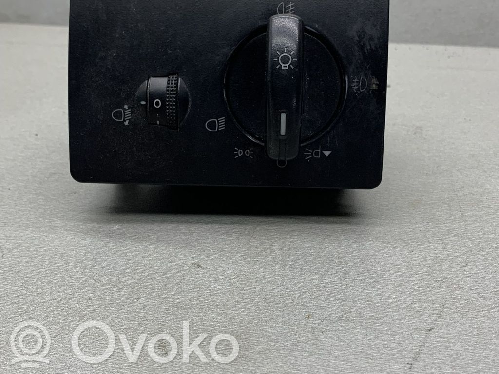 Light switch   7M5T13A024LA