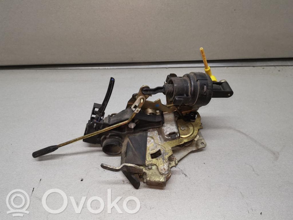 Mercedes-Benz C W202 Zamek drzwi przednich 