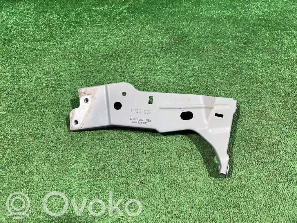 Audi A1 Lokasuojan kannake 