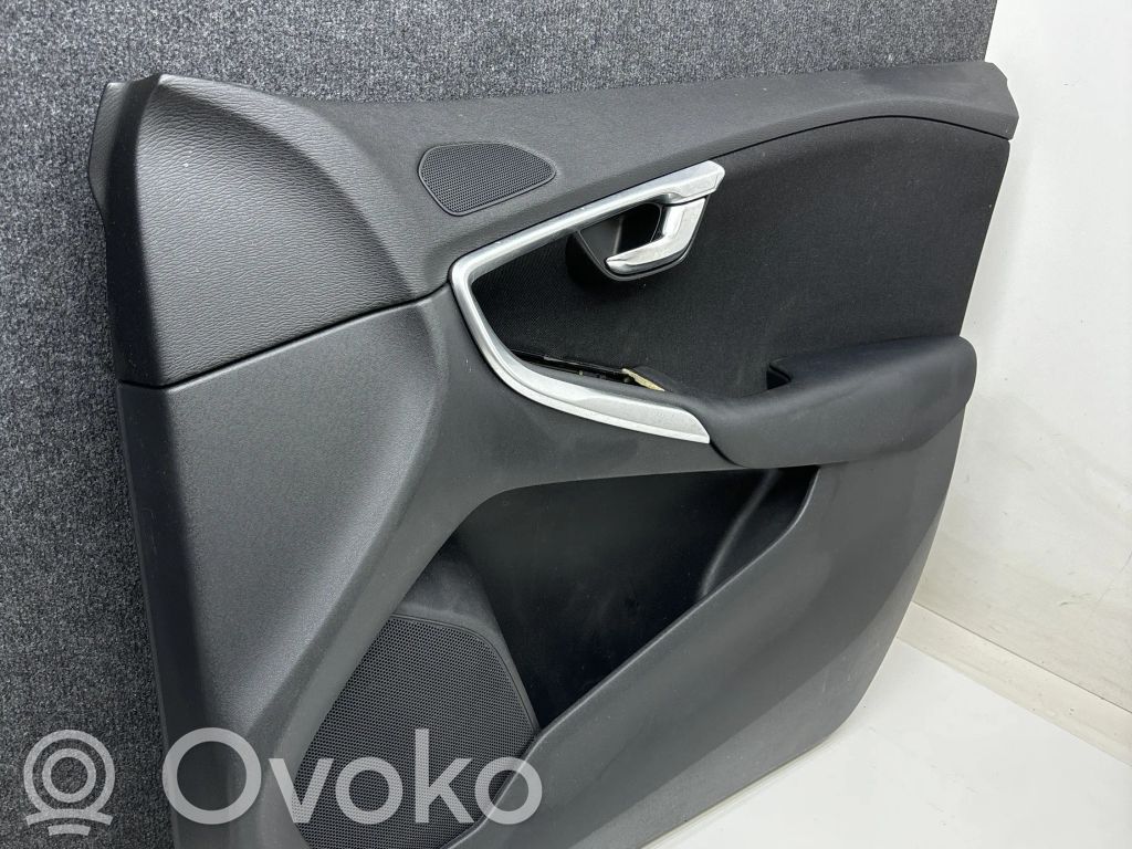 Volvo V40 Etuoven verhoilu 