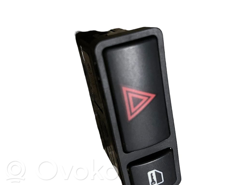 Hazard light switch   8368920