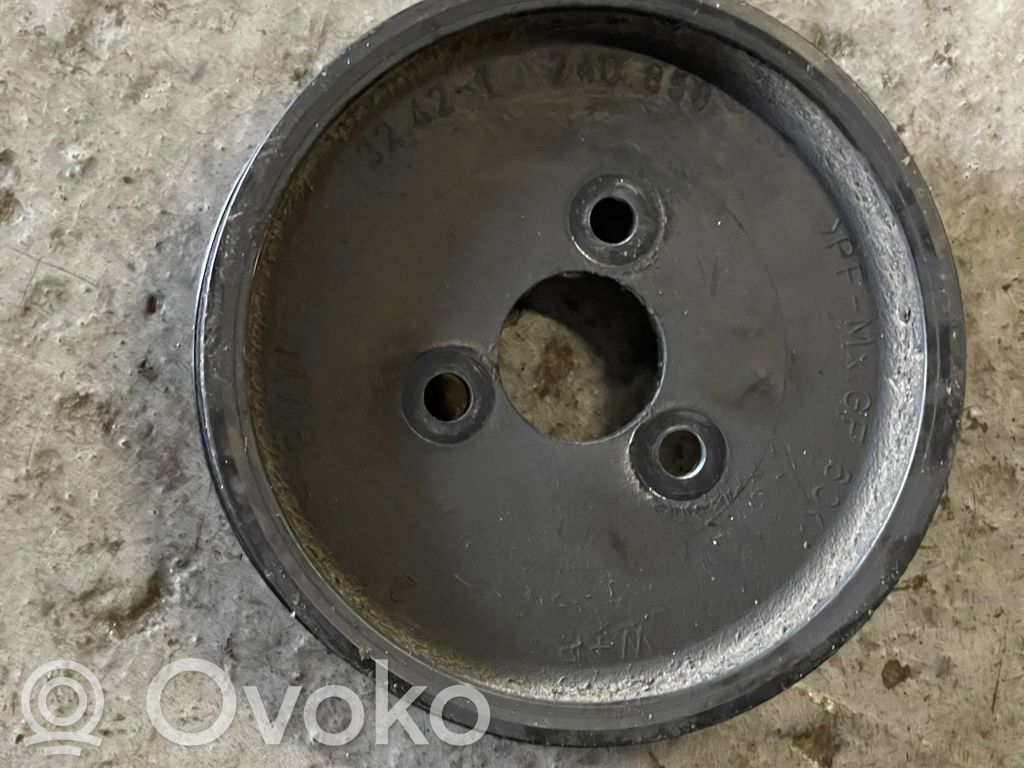 BMW X3 E83 Ohjaustehostimen pumpun hihnapyörä 