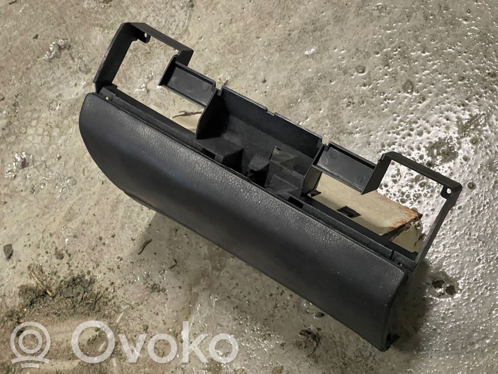BMW 3 E36 Daiktadėžės (bordačioko) komplektas 