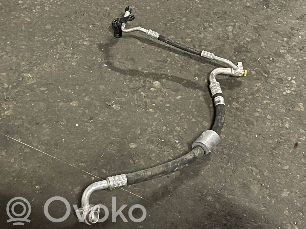 BMW 3 E92 E93 Ilmastointilaitteen putki (A/C) 