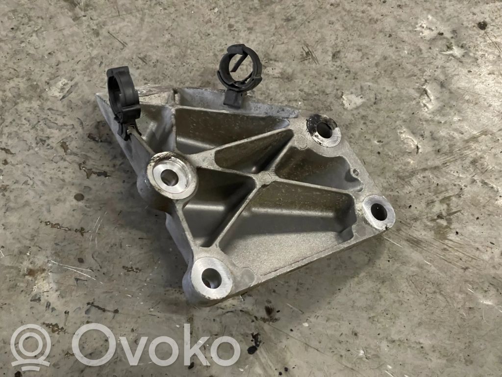 BMW X3 E83 Engine mounting bracket 