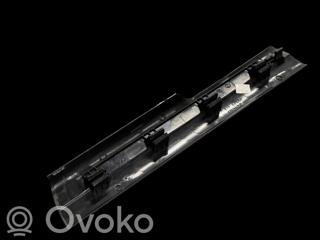 Osłona słupka szyby przedniej / A   1110532,2335S,IAC2535