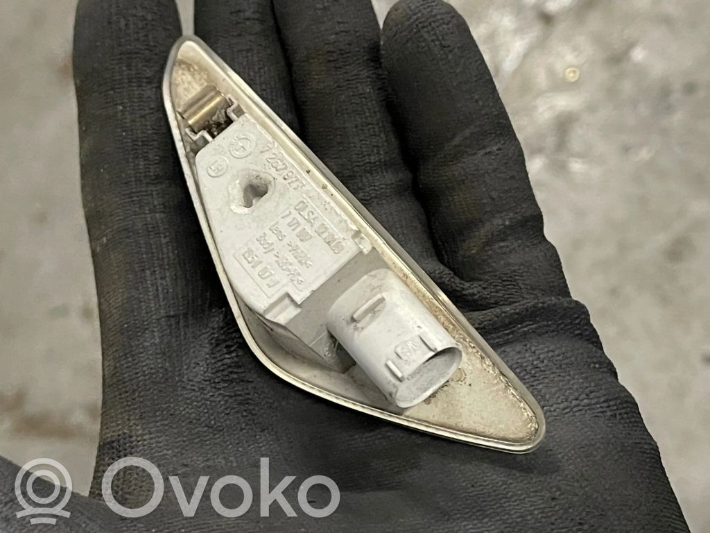 BMW X3 F25 Front fender indicator light 
