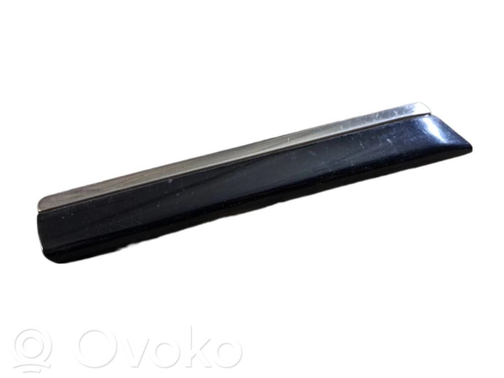BMW 5 E39 Apdaila sparno (moldingas) 