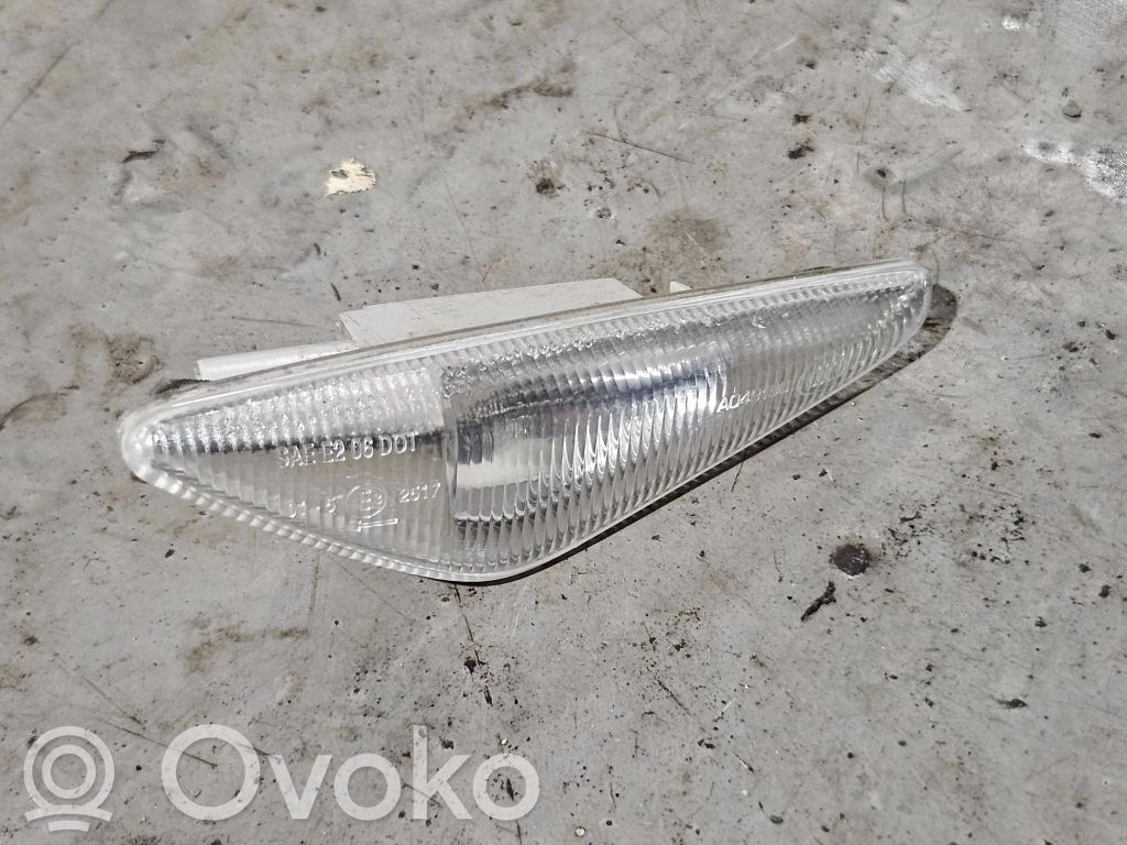 Front fender indicator light   7171007,63137171007