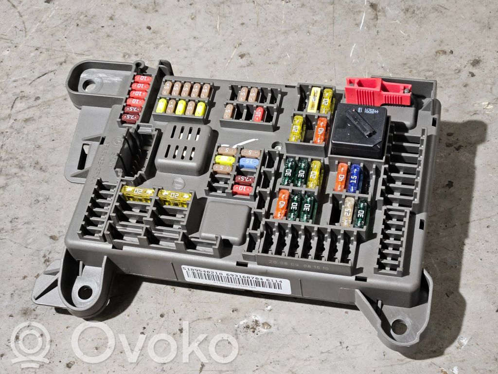 BMW X6 E71 Fuse module 