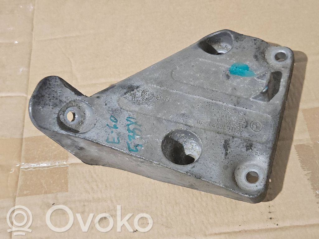 BMW 5 E60 E61 Engine mounting bracket 