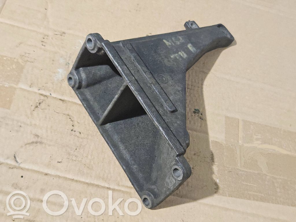 BMW 7 E38 Engine mounting bracket 