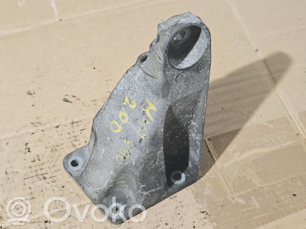 Engine mounting bracket   6760310,68572910