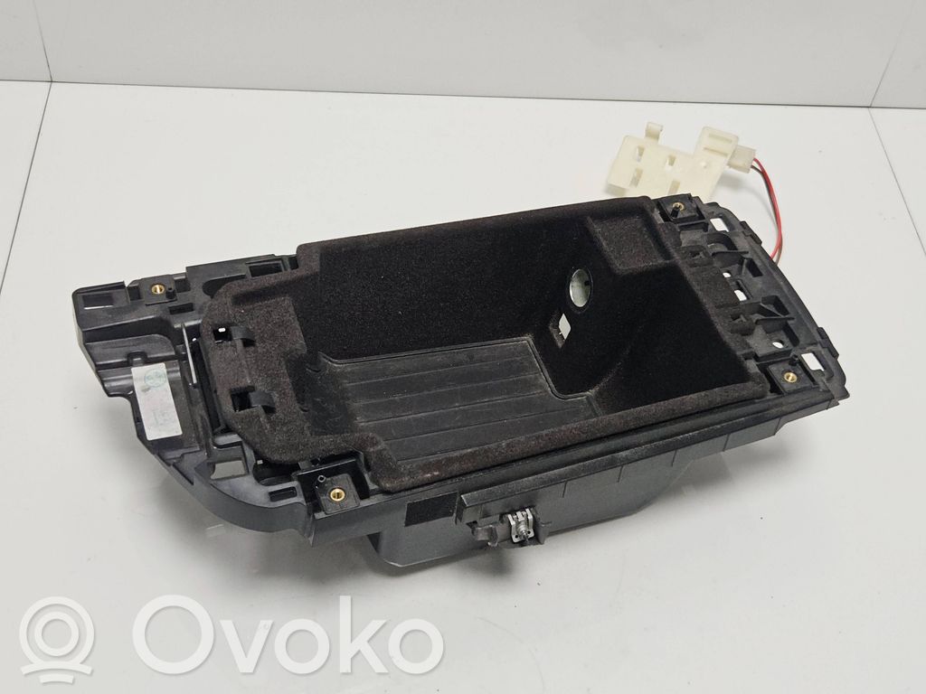 BMW M5 F90 Główny schowek tunelu środkowego 