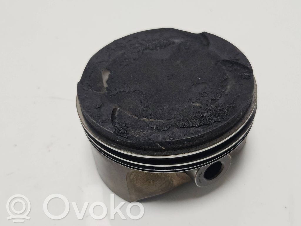 BMW X5 E70 Piston 