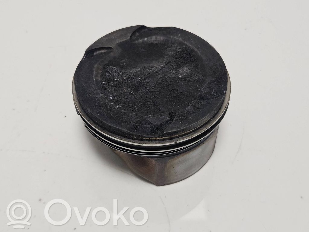 BMW X5 E70 Piston 