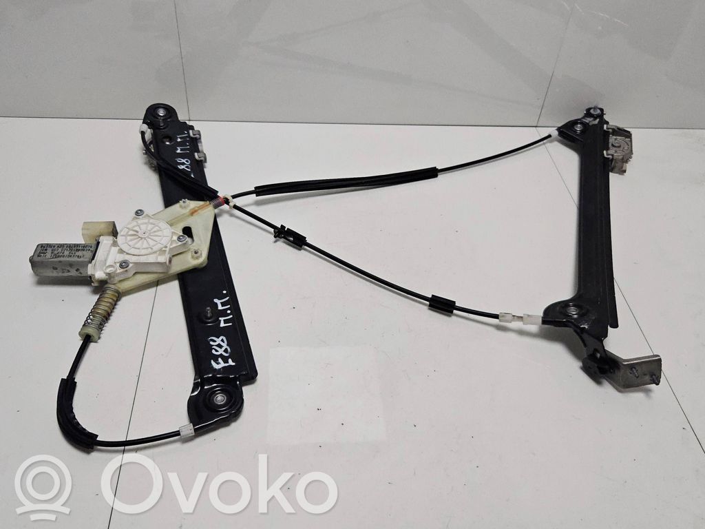 BMW 1 E82 E88 Front door window regulator with motor 
