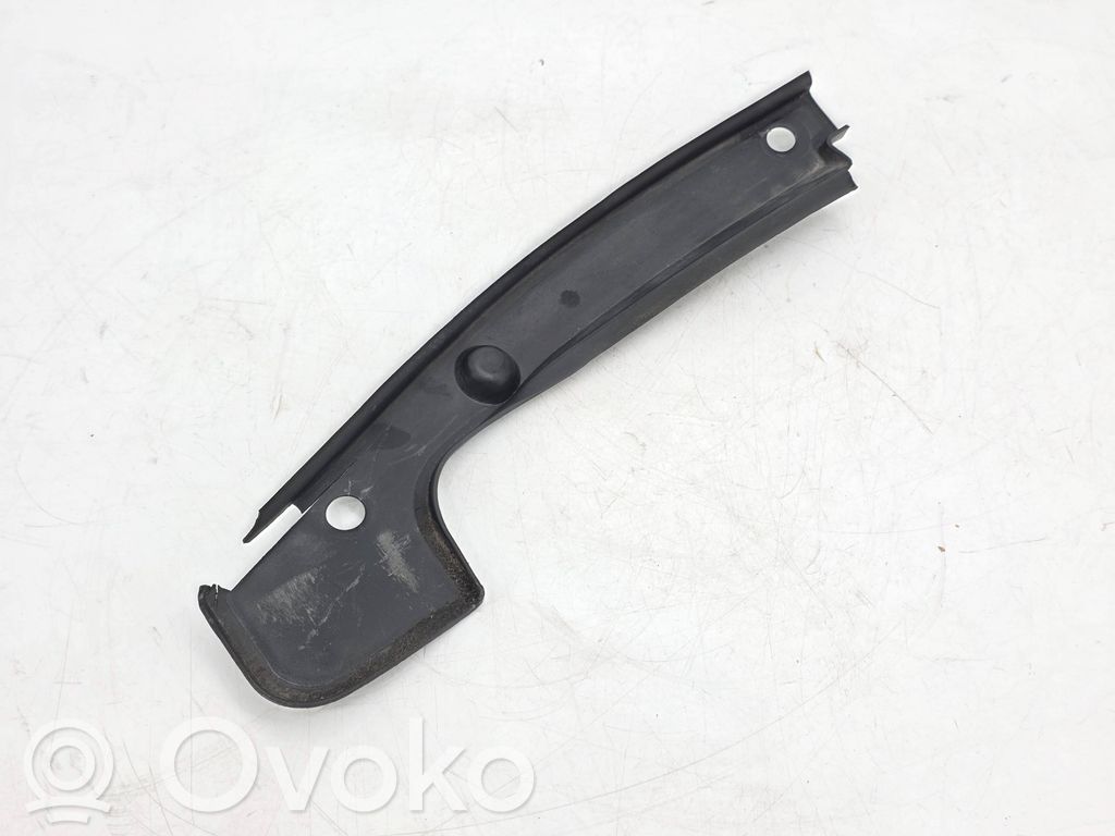 BMW 5 E60 E61 Kita variklio skyriaus detalė 