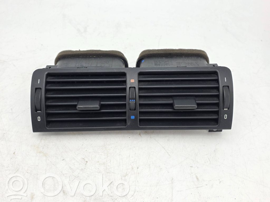 BMW 3 E46 Centrālais gaisa ventilācijas režģis 